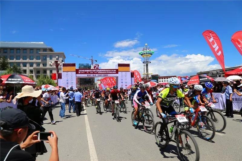 2018“米乐M6设计杯”甘南藏地传奇自行车赛鸣枪开赛！